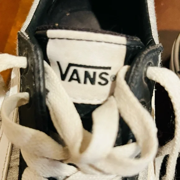 Vans Old Skool Classics Kids Sneakers Black and White Size 2Y - Picture 11 of 12